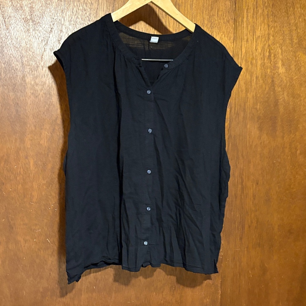 Sleeveless Linen Button-Up Top